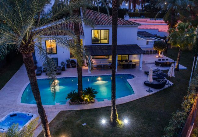 Villa in Marbella - La Corsa Marbella - Luxury 5 bed/bath villa with private pool, jacuzzi Villa in Marbella - La Corsa Marbella - Luxury 5 bed/bath villa with private pool, jacuzzi