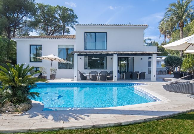 Villa/Dettached house in Marbella - La Corsa Marbella - Luxury 5 bed/bath villa with private pool, jacuzzi