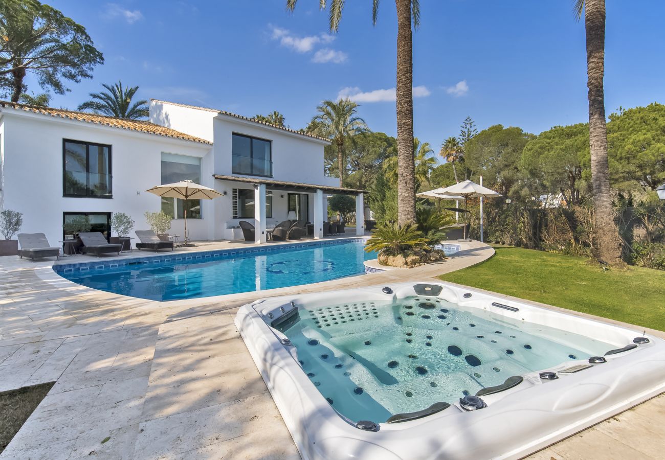 Villa in Marbella - La Corsa Marbella - Luxury 5 bed/bath villa with private pool, jacuzzi