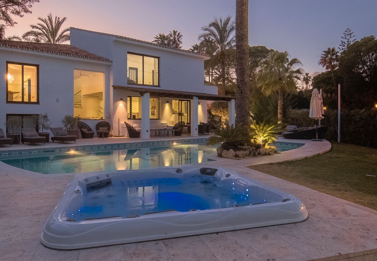 Villa in Marbella - La Corsa Marbella - Luxury 5 bed/bath villa with private pool, jacuzzi