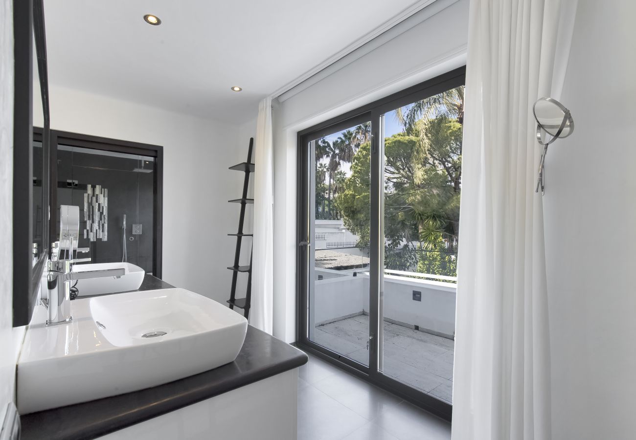 Villa in Marbella - La Corsa Marbella - Luxury 5 bed/bath villa with private pool, jacuzzi