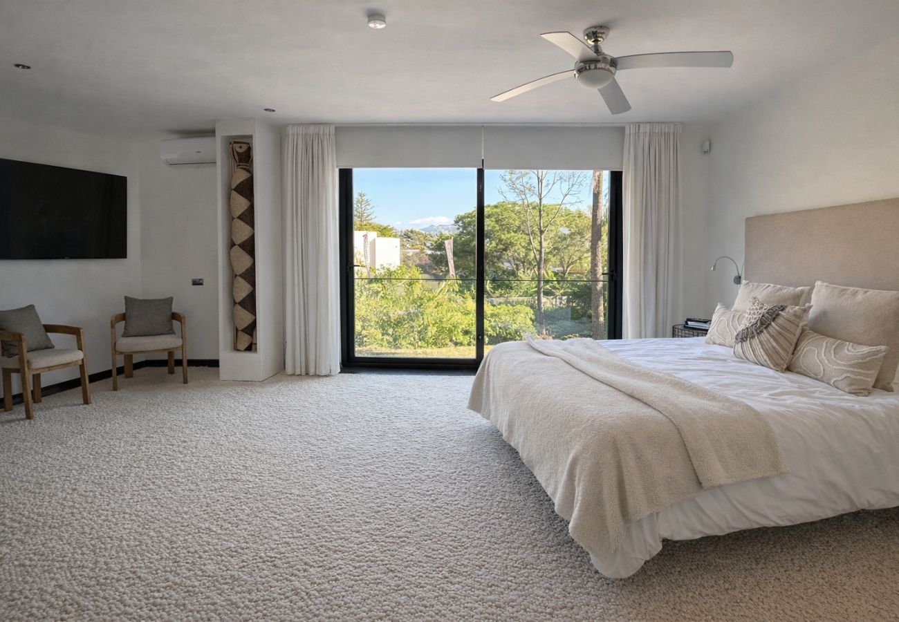 Villa in Marbella - La Corsa Marbella - Luxury 5 bed/bath villa with private pool, jacuzzi