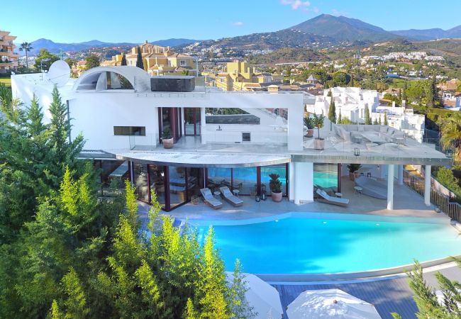 Villa in Marbella - Casa Blanca Marbella - Exclusive Luxury Villa   Villa in Marbella - Casa Blanca Marbella - Exclusive Luxury Villa