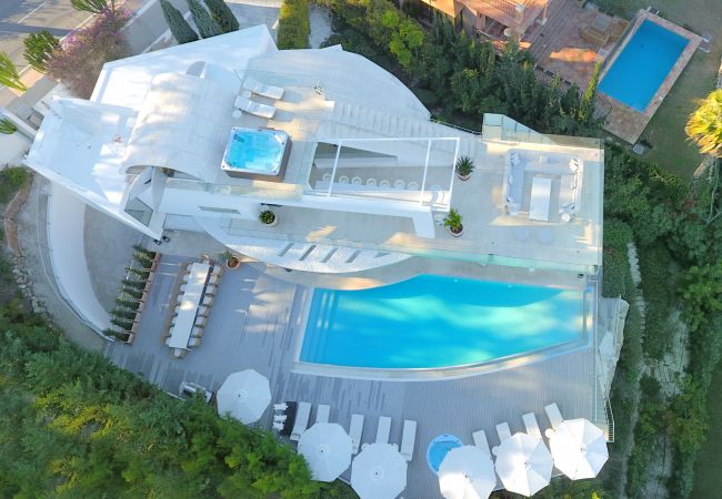 Villa/Dettached house in Marbella - Casa Blanca Marbella - Exclusive Luxury Villa  