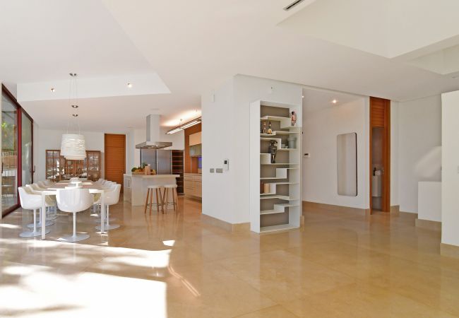 Villa in Marbella - Casa Blanca Marbella - Exclusive Luxury Villa   Villa in Marbella - Casa Blanca Marbella - Exclusive Luxury Villa