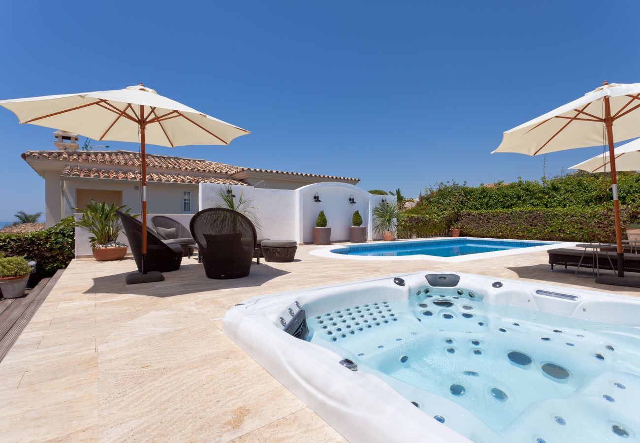 Villa in Marbella - El Rosario Marbella - Luxury 6 bed/bath villa, private pool, jacuzzi