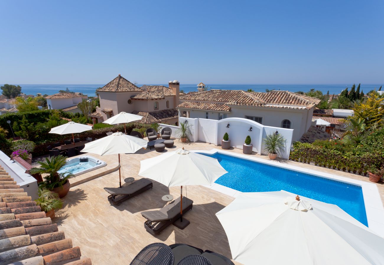 Villa in Marbella - El Rosario Marbella - Luxury 6 bed/bath villa, private pool, jacuzzi