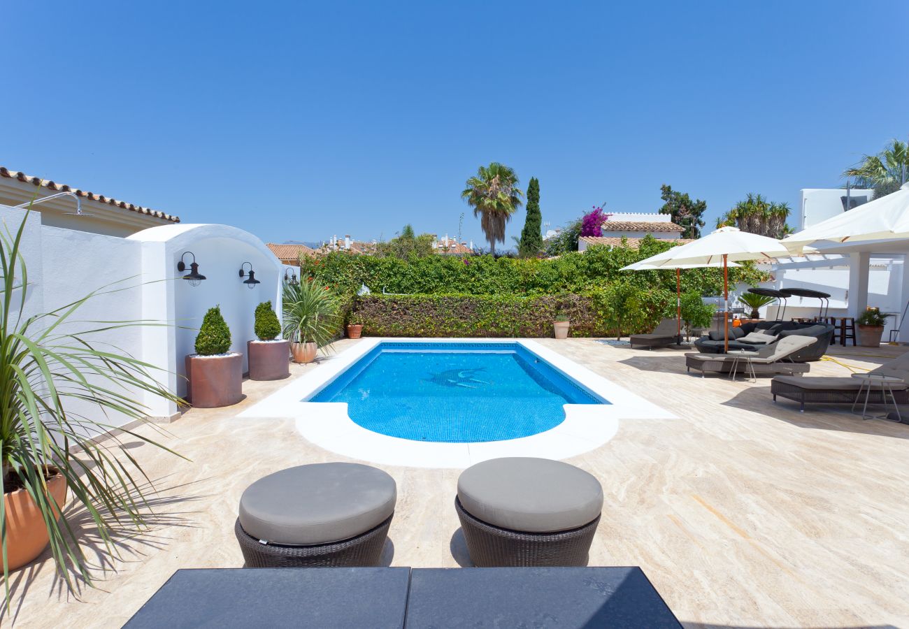 Villa in Marbella - El Rosario Marbella - Luxury 6 bed/bath villa, private pool, jacuzzi