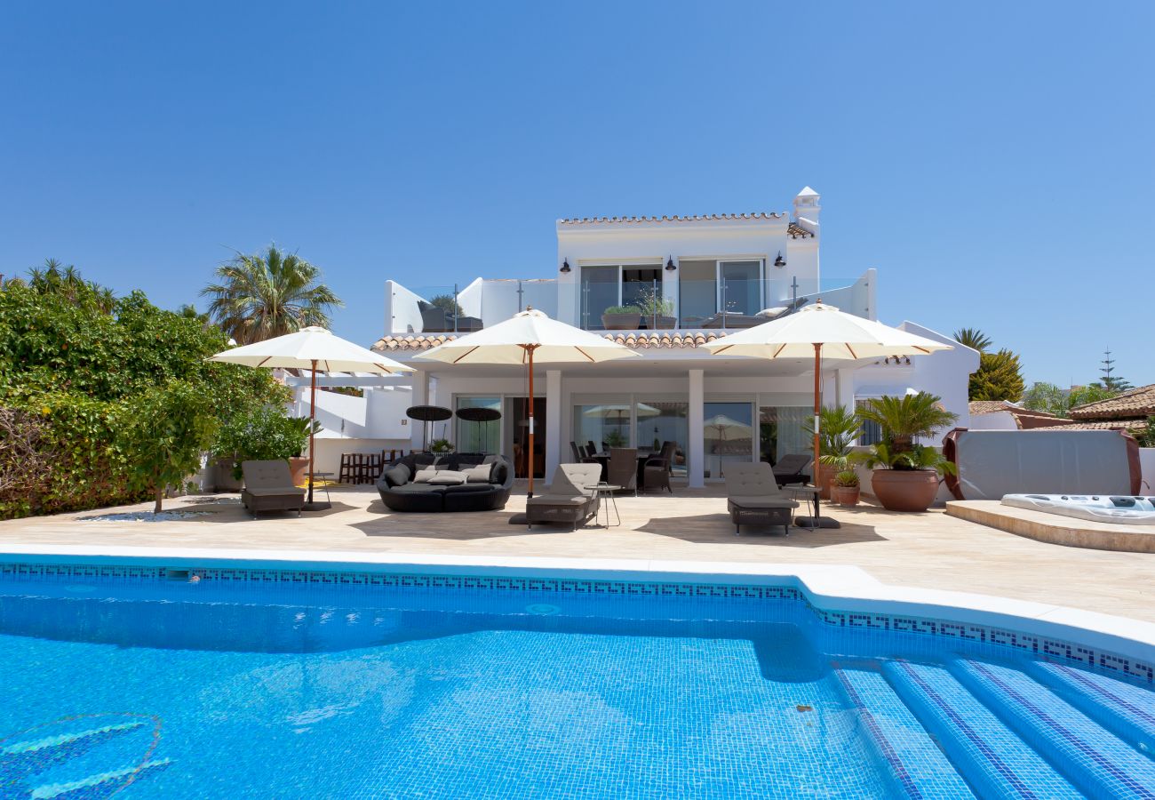 Villa in Marbella - El Rosario Marbella - Luxury 6 bed/bath villa, private pool, jacuzzi