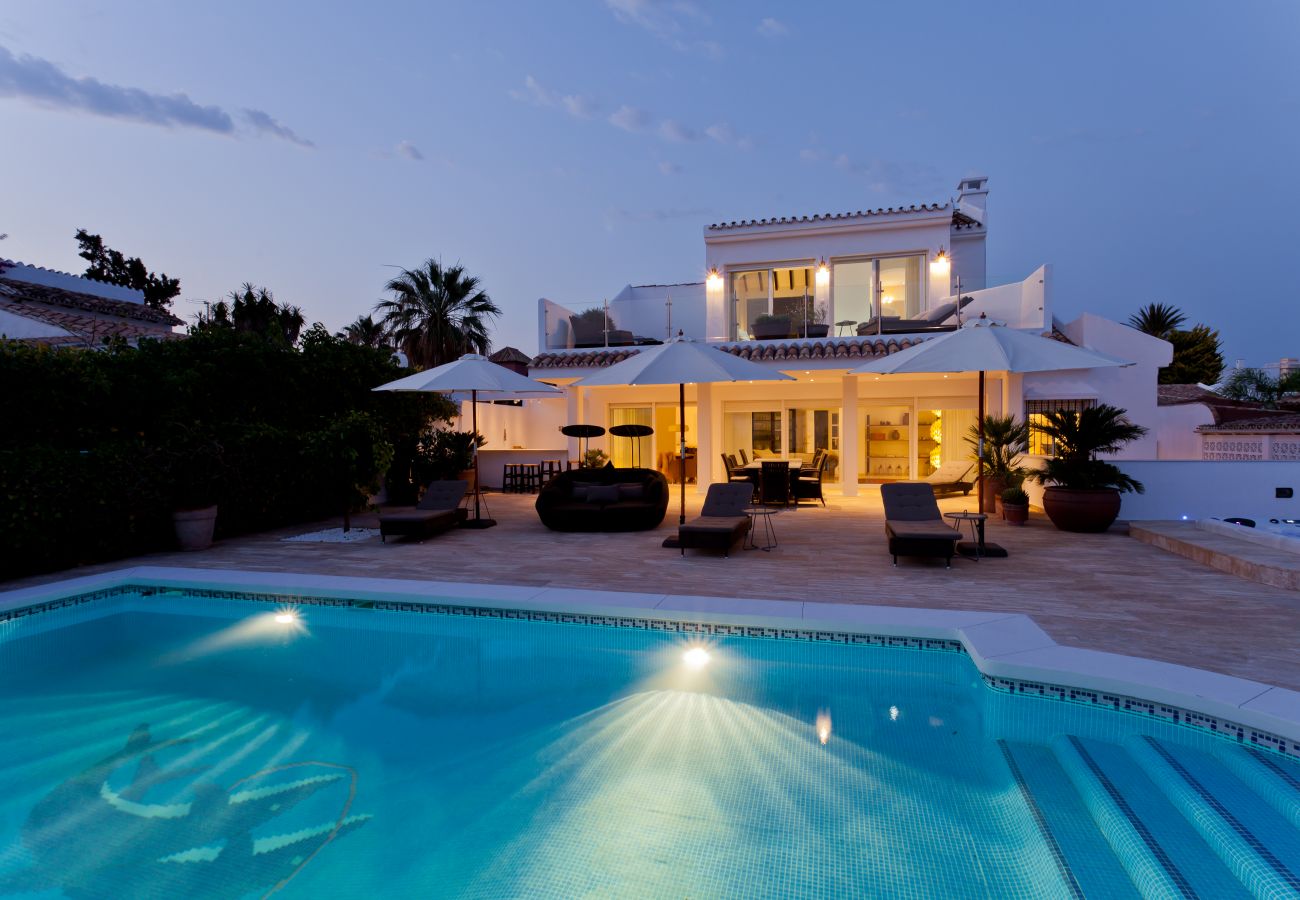 Villa in Marbella - El Rosario Marbella - Luxury 6 bed/bath villa, private pool, jacuzzi