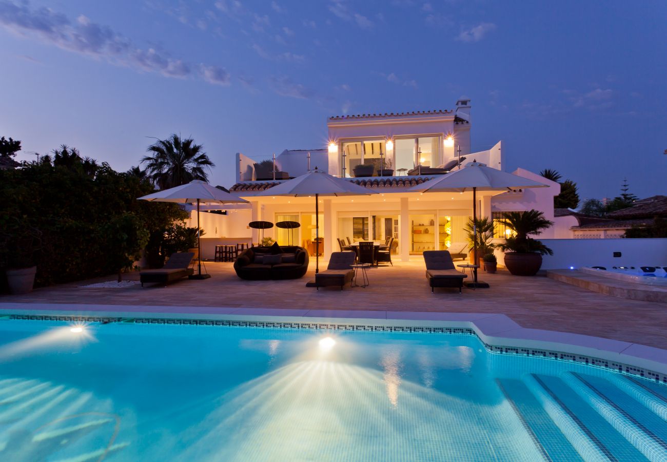 Villa in Marbella - El Rosario Marbella - Luxury 6 bed/bath villa, private pool, jacuzzi