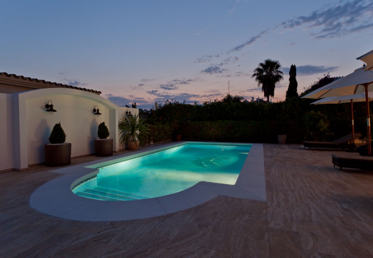 Villa in Marbella - El Rosario Marbella - Luxury 6 bed/bath villa, private pool, jacuzzi