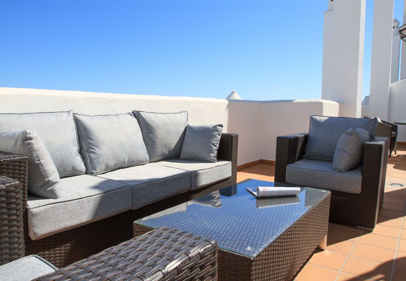 Apartment in Estepona - Top del Golf Hills Marbella - Large roof top lounge terrace