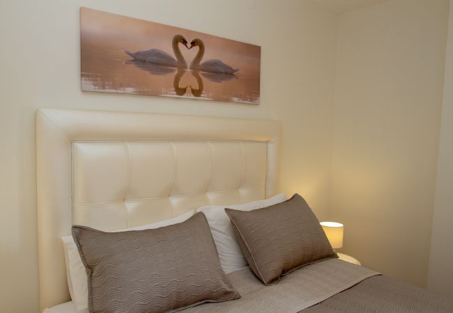 Apartment in Torremolinos - Lydia Uno - Exclusive apartment for 8 near beach and restaurants Apartment in Torremolinos - Lydia Uno - Exclusive apartment for 8 near beach and restaurants