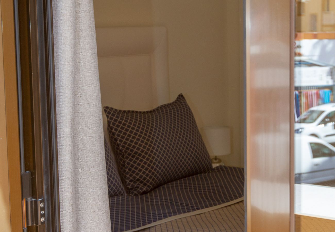 Apartment in Torremolinos - Lydia Uno - Exclusive apartment for 8 near beach and restaurants