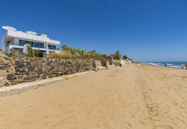 Villa in Marbella - Costabella Marbella - Unique Luxury Beach Villa Villa in Marbella - Costabella Marbella - Unique Luxury Beach Villa