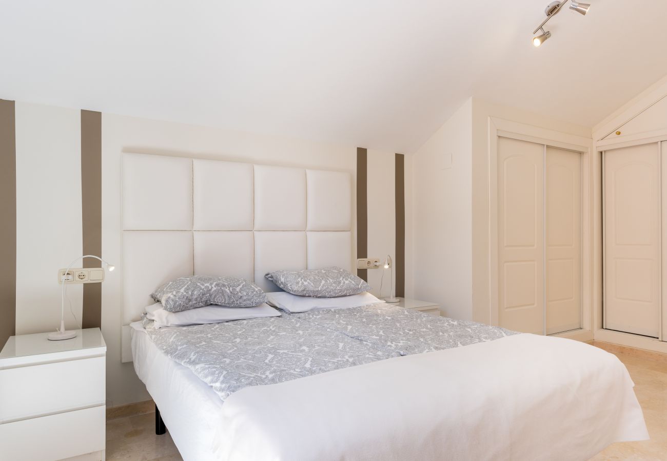 Apartment in Marbella - Santa Maria, Marbella - Exclusive 2 level Penthouse, Sea View, Parking