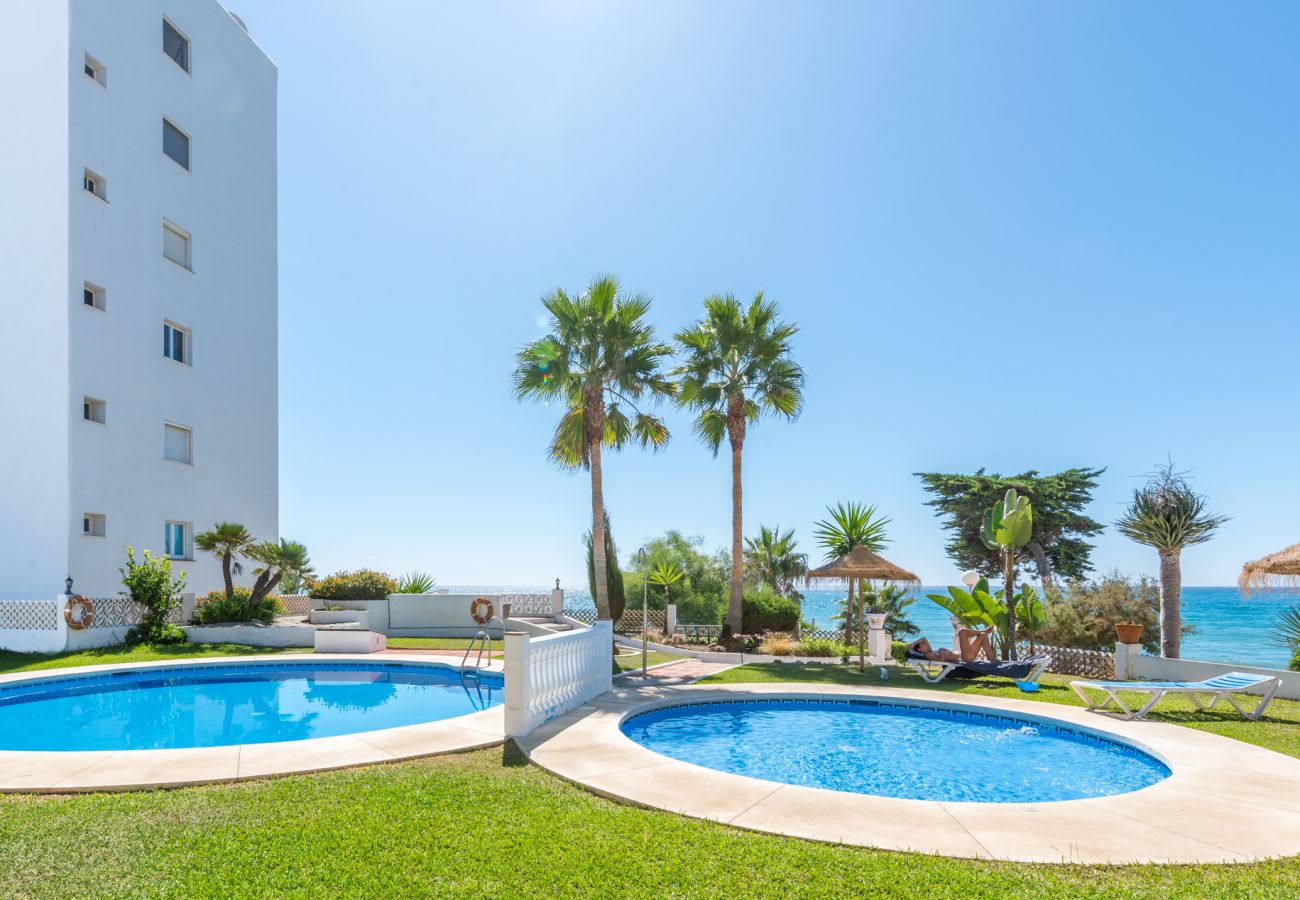 Apartment in Mijas Costa - Algaida Beach Apartment, Calahonda de Mijas