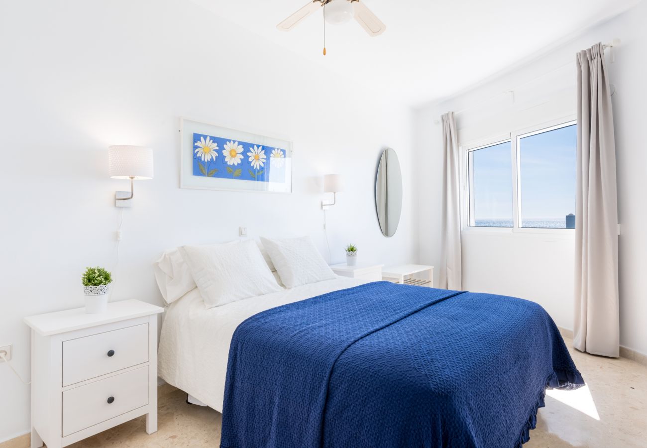 Apartment in Mijas Costa - Algaida Beach Apartment, Calahonda de Mijas