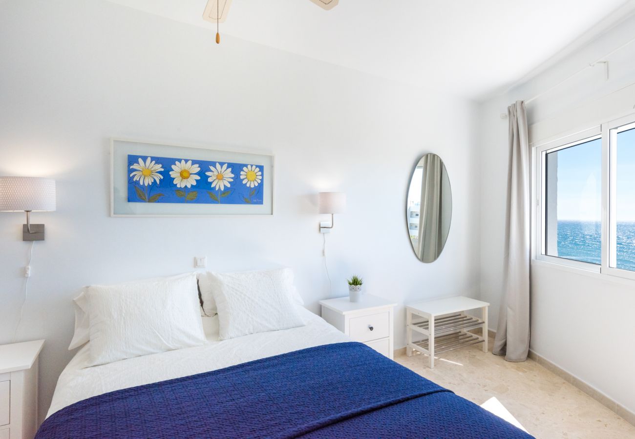 Apartment in Mijas Costa - Algaida Beach Apartment, Calahonda de Mijas