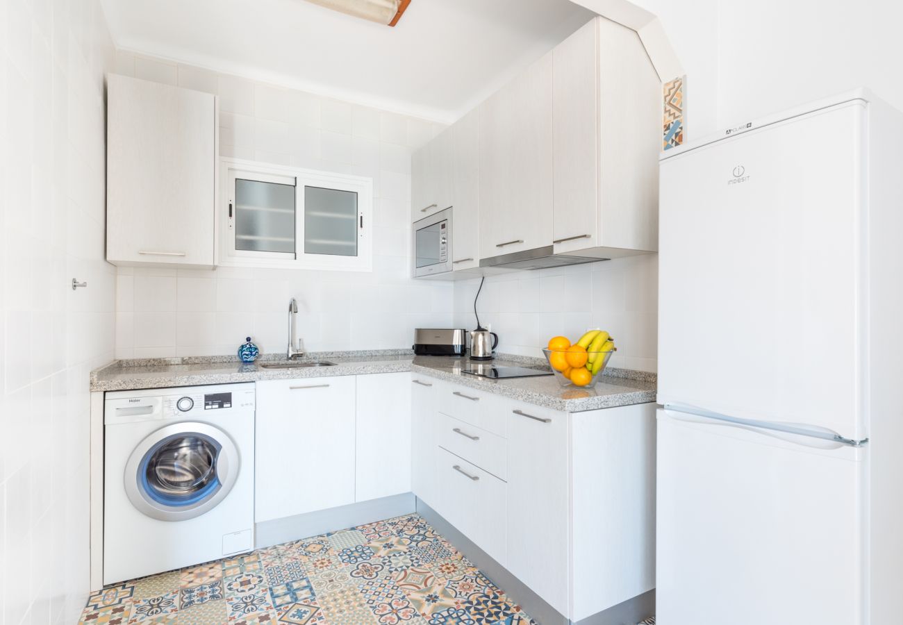 Apartment in Mijas Costa - Algaida Beach Apartment, Calahonda de Mijas