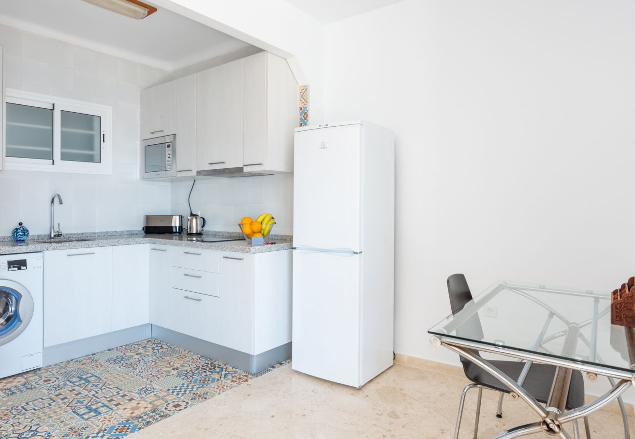 Apartment in Mijas Costa - Algaida Beach Apartment, Calahonda de Mijas