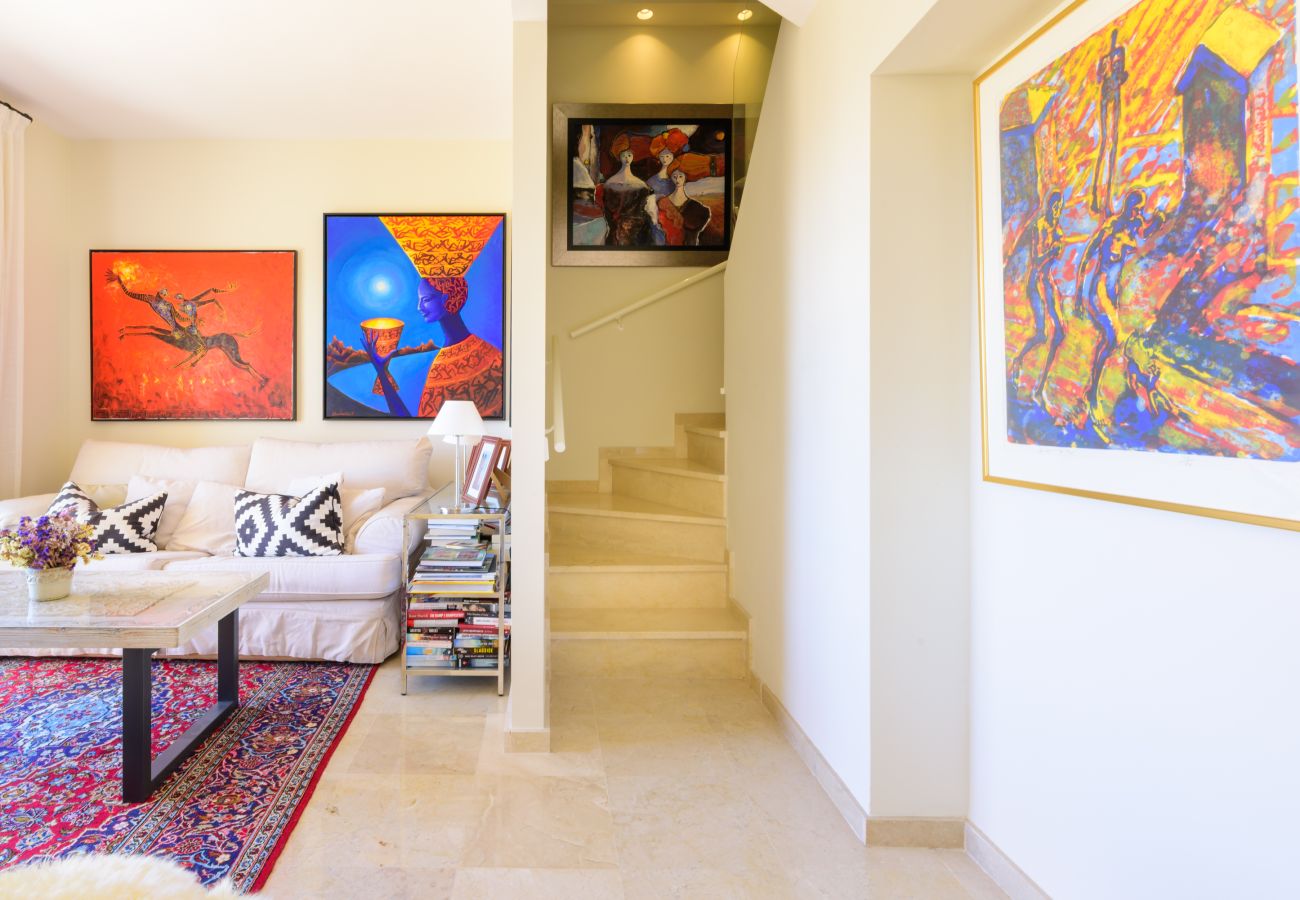 Apartment in Marbella - Elviria Hills Penthouse – Idyllic Golf & Sea View Oasis in Marbella
